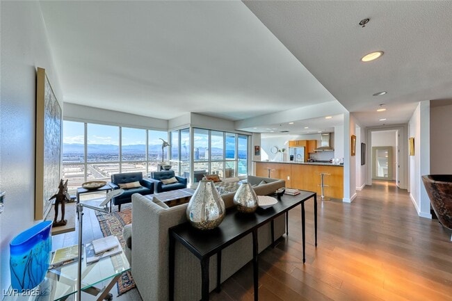 Building Photo - 4525 Dean Martin Dr