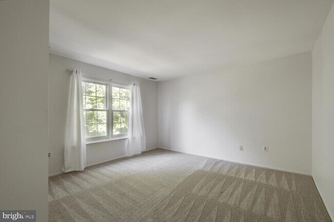 Building Photo - 7392 Elm Ct
