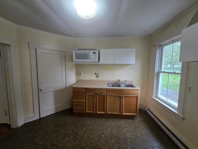 Building Photo - 9 Academy Ln
