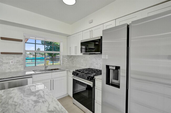 Building Photo - 4200 NE 15th Ave