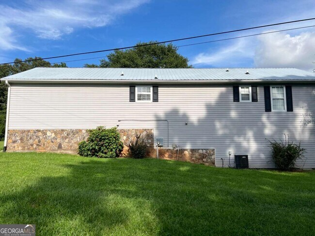 Building Photo - 5075 Mills Dr