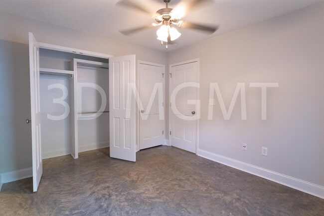 Building Photo - 105 Wedgewood Cr