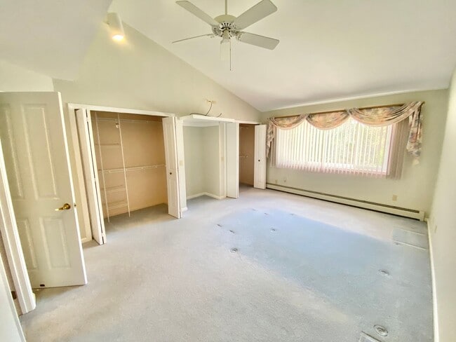 Building Photo - 3 Bedroom 2.5 Bathroom Condo in Williston