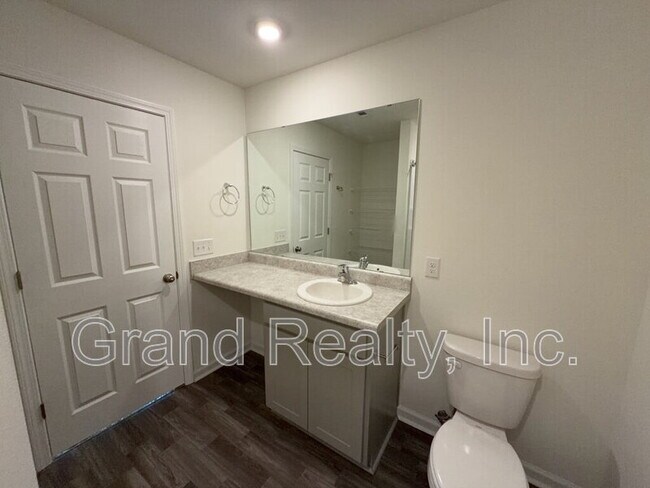Building Photo - 4316 Jitterbug St