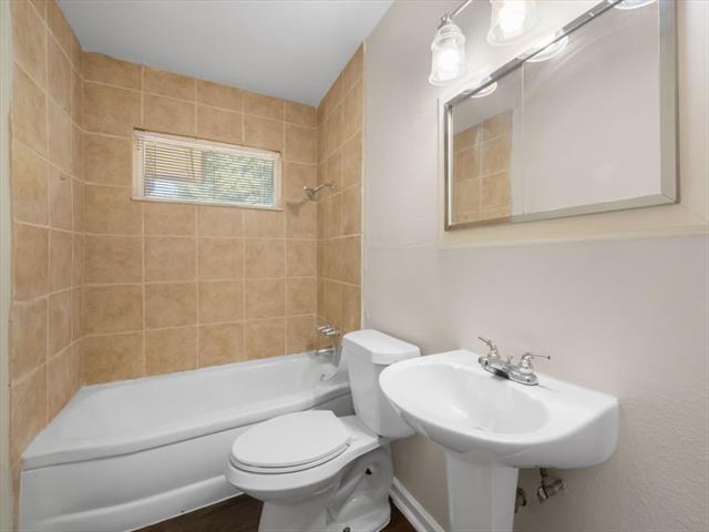 Building Photo - 403 Rolando Dr