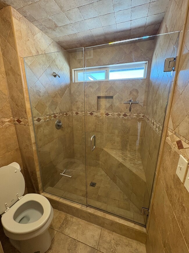 Building Photo - 2652 Santa Ana Ave