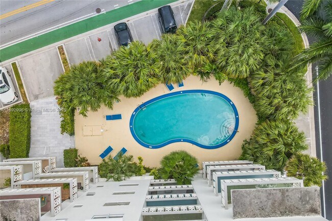 Building Photo - 9700 E Bay Harbor Dr