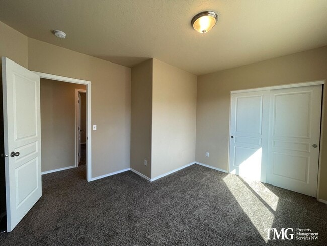 Building Photo - Gorgeous Ranch on Huge Lot!