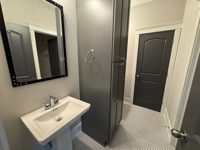 Building Photo - Available to Show