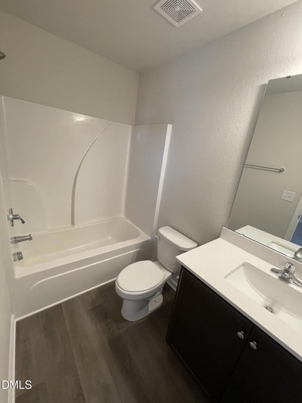Building Photo - 1080 Peony Ln