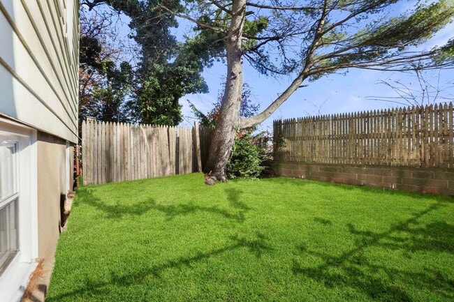 Building Photo - 576 Ave E