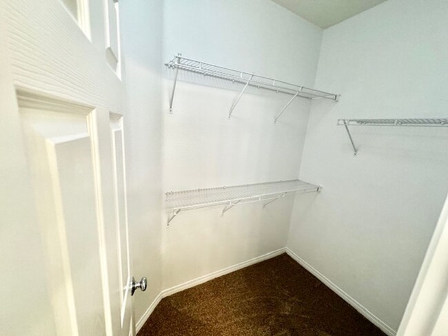 Building Photo - Three Story Condo for Rent Near Old Town T...