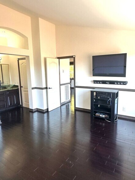 Building Photo - 30902 Clubhouse, 15H