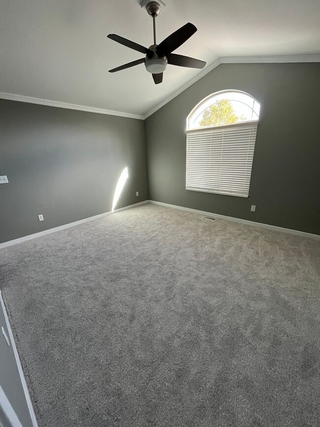 Building Photo - Rent Reduction & HOA Included! Call Today!...