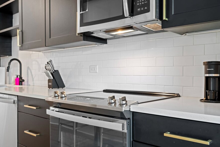 Building Photo - 2609 W Nassau St