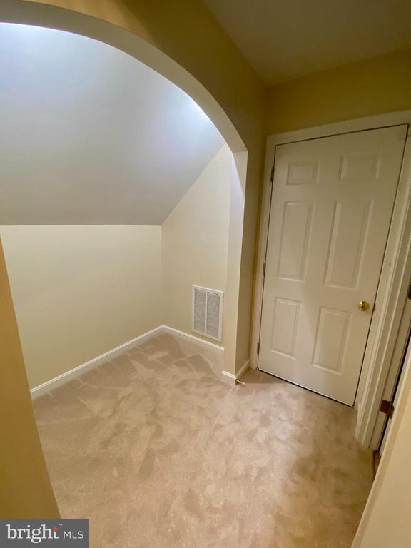 Building Photo - 9504 S Royal Crest Ct