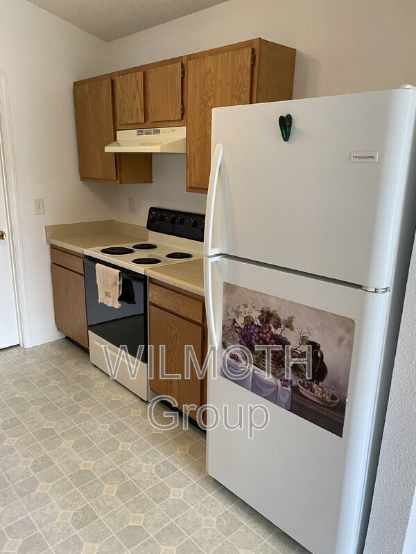 Building Photo - 5251 Bluff View Dr