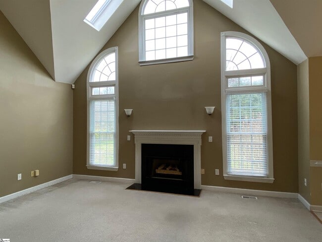 Building Photo - 301 Fortuna Dr