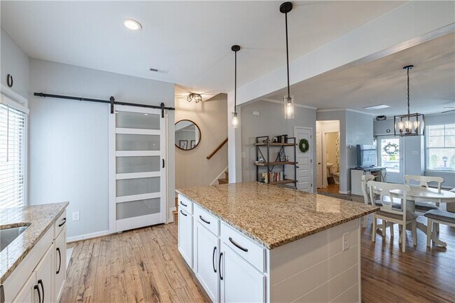 Building Photo - 8083 Rutland Village Dr