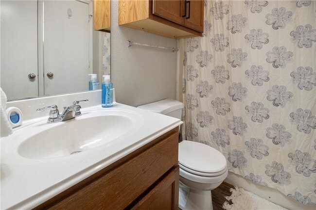 Building Photo - 2903 McLaren Dr