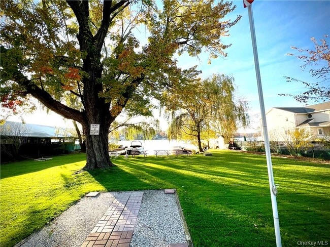 Building Photo - 722 US-6