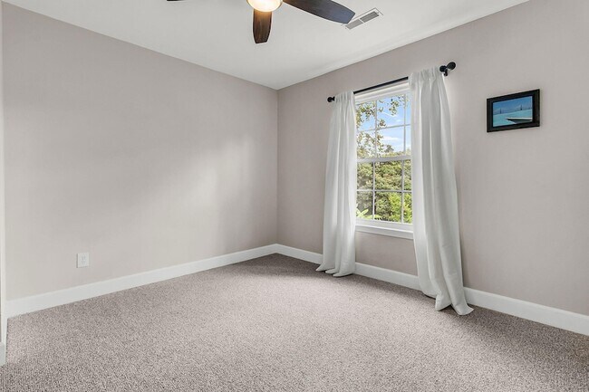 Building Photo - 339 Mt Royall Dr