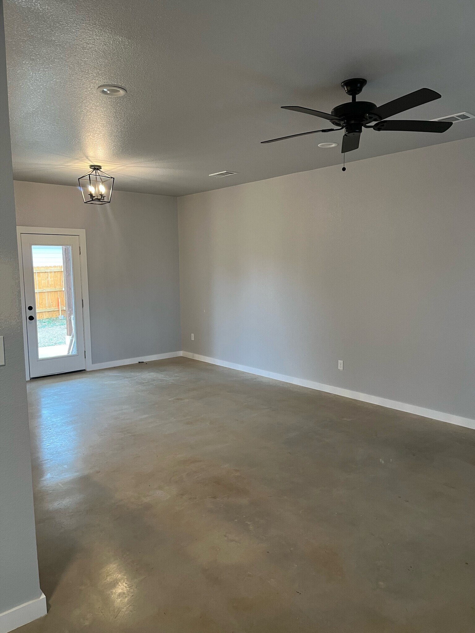 Living - 1219 Mesquite St