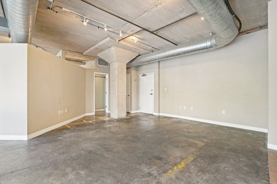 Building Photo - 380 W 200 S