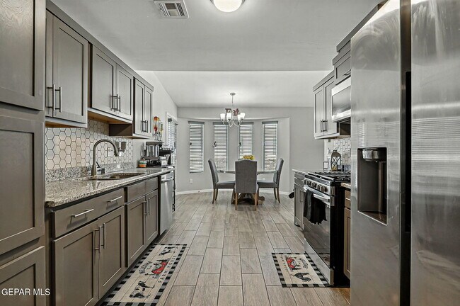 Building Photo - 404 Villa Ysleta