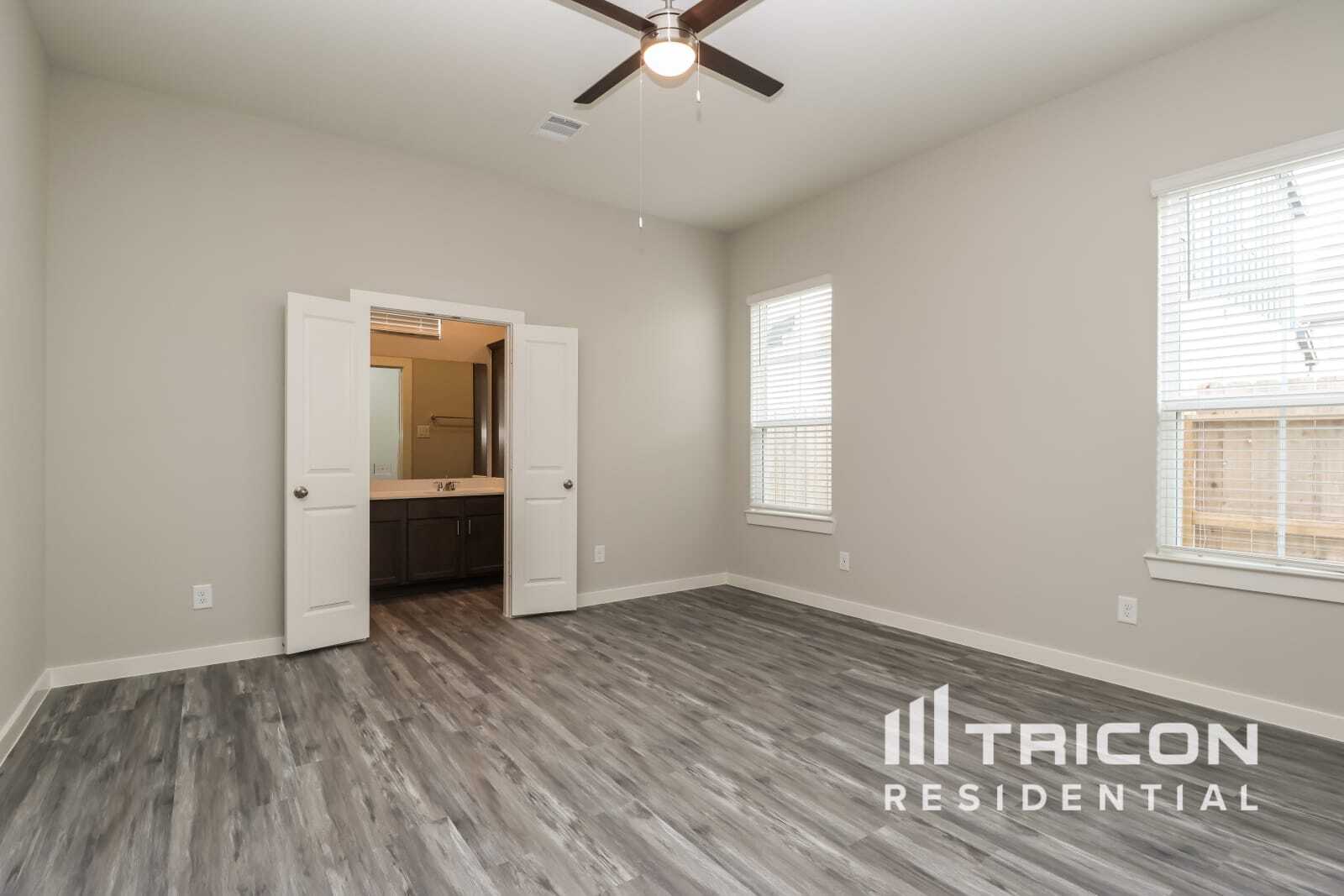 Building Photo - 9835 Willow Creek Commerce Dr