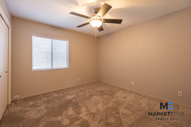 Building Photo - 4Bed/2.5Bath Home at 56th/Cactus! $399 MOV...