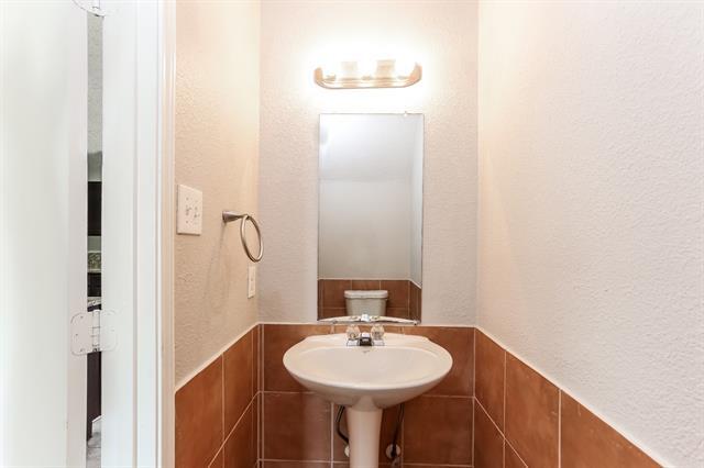 Building Photo - 3011 Clemente Dr