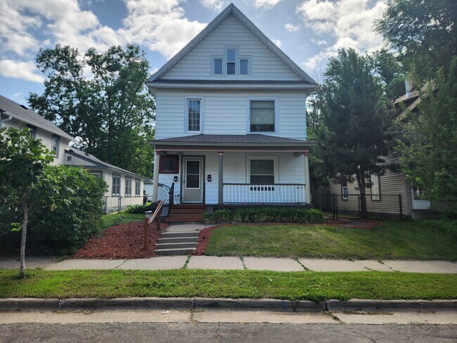 Building Photo - 1315 5th St NE