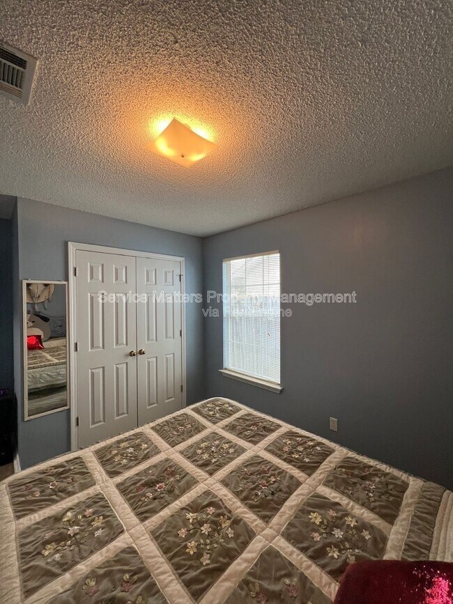 Building Photo - 2439 Redoubt Ave