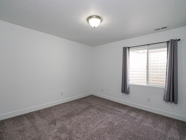 Building Photo - Basement Apartment in Eagle Mountain