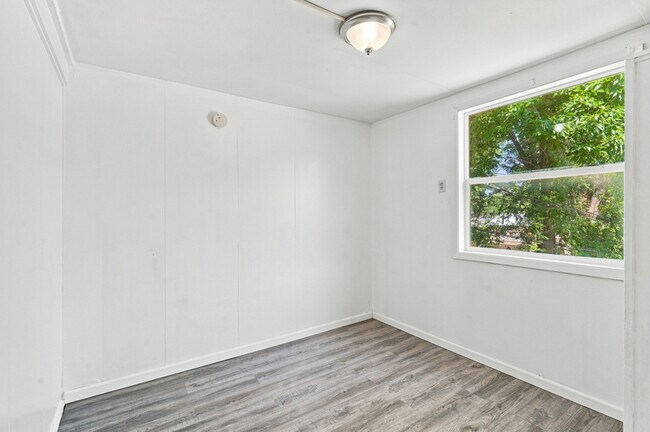 Building Photo - 904 Willsie Ave
