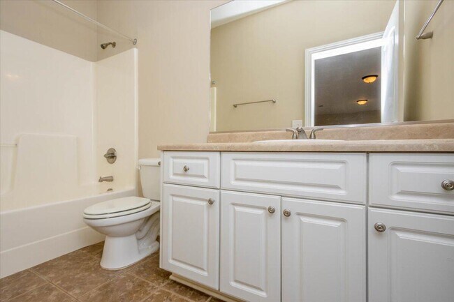 Building Photo - 1661 Jamestown Ave