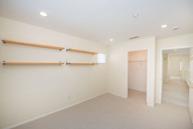 Building Photo - Make this your home