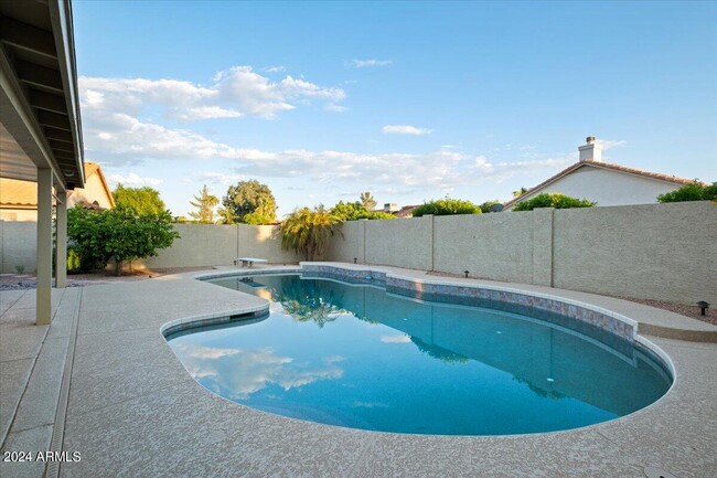Building Photo - 5623 E Gelding Dr