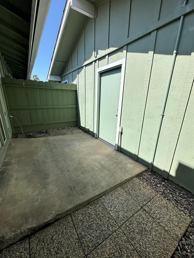 Building Photo - 297 E Bullard Ave