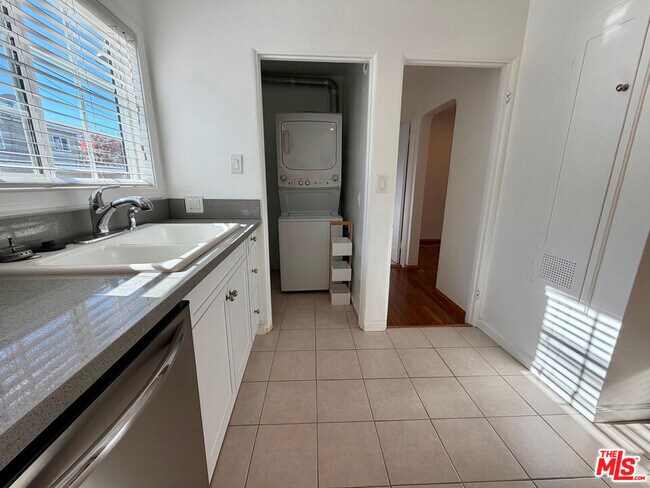 Building Photo - 2517 20th Ct