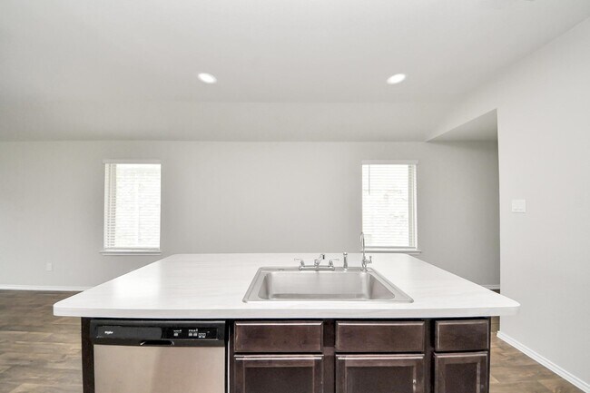 Building Photo - 16916 Rich Pines Dr
