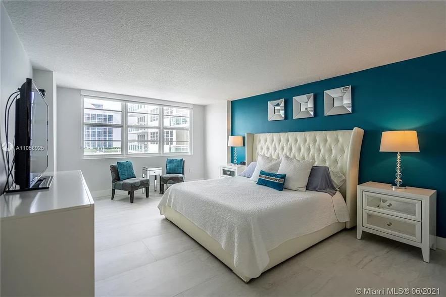 Building Photo - 6917 Collins Ave