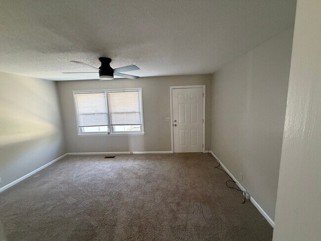 Building Photo - 2217 Aspen Ave