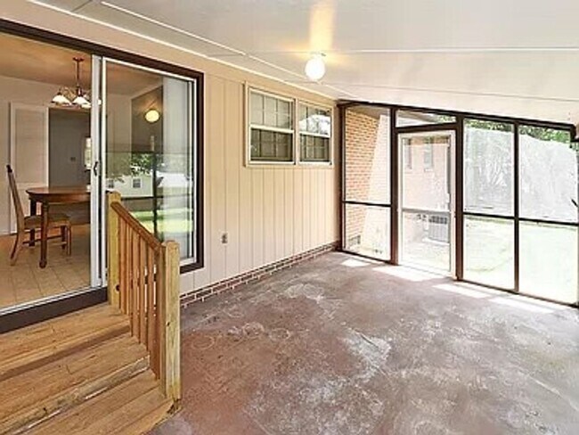 Building Photo - Discover the perfect blend of comfort and ...