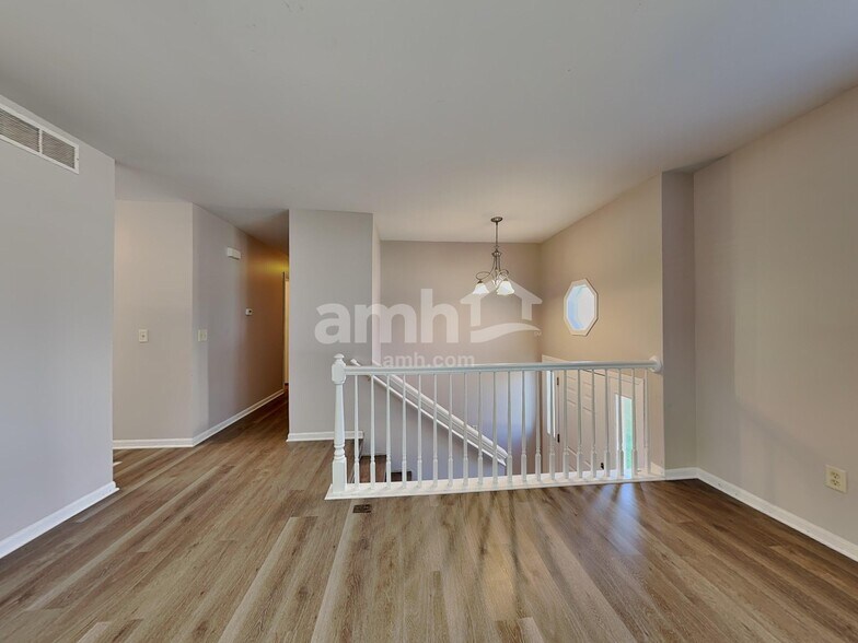 Building Photo - 5925 Bluegrass Trl