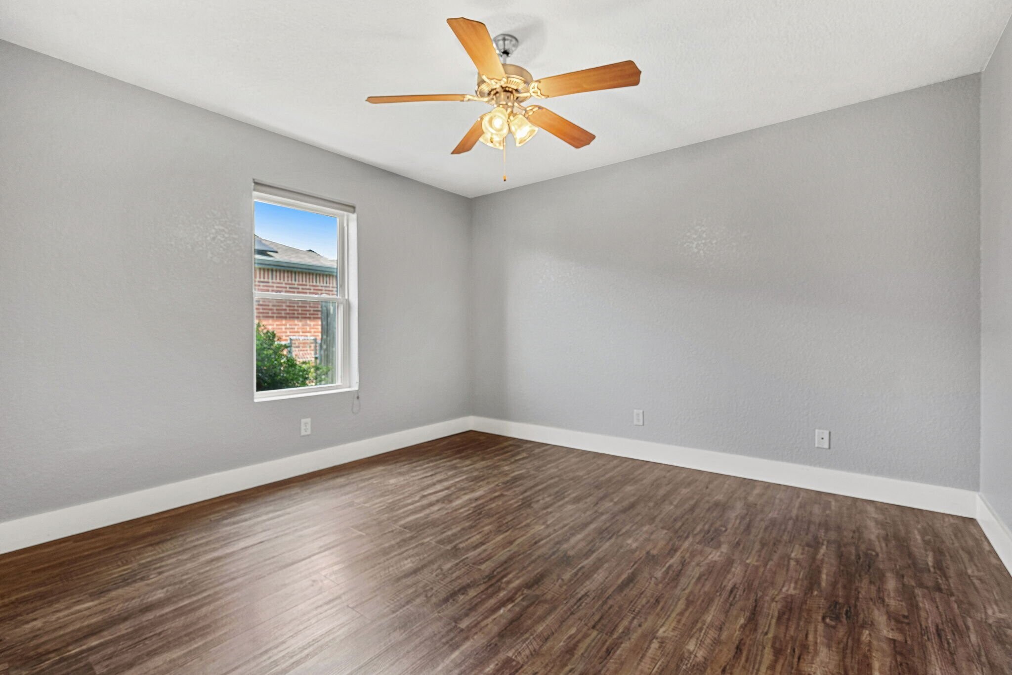 Building Photo - 3208 Viewcrest Dr