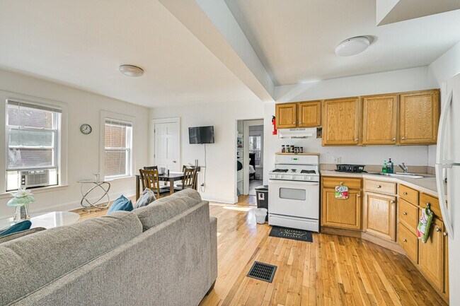 Building Photo - 139-141-141 Putnam Ave