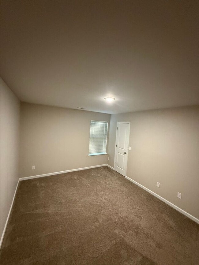 Building Photo - **Charming 3-Bedroom Home in Peaceful Stan...