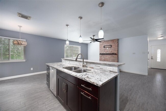 Building Photo - 802 Prince Valiant Dr